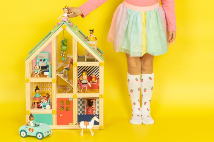 Muñecas y accesorios para jugar en casa