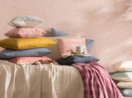 Dormitorio cojines y sábanas
